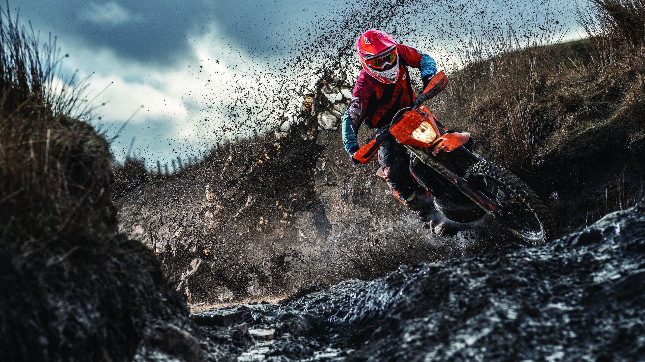 沙特沙漠风暴席卷欧洲红魔，法比尼奥末节封神改写亚洲足球历史